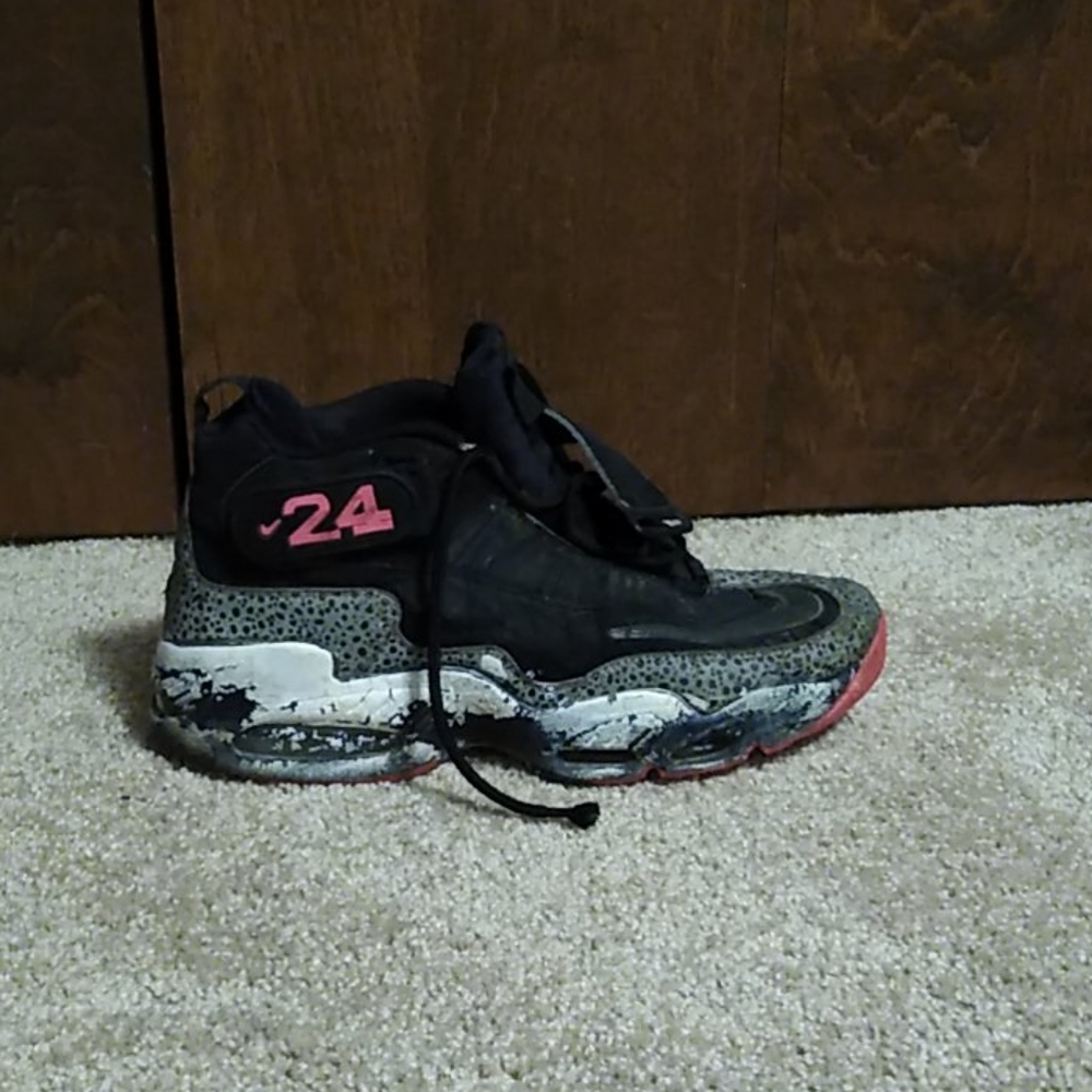 Ken griffey max 1 safari trying to trade